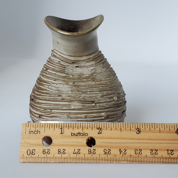 Studio Pottery Turned and Pinched Vase Signed and Numbered by Artist - Picture 10 of 10